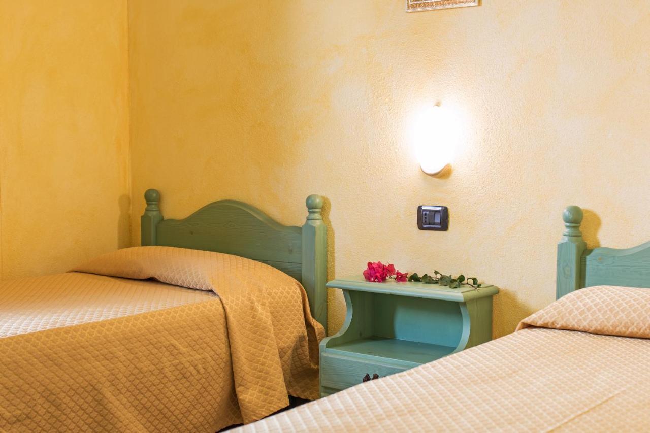 Appartamento Gli Ontani Cala Liberotto Exteriör bild