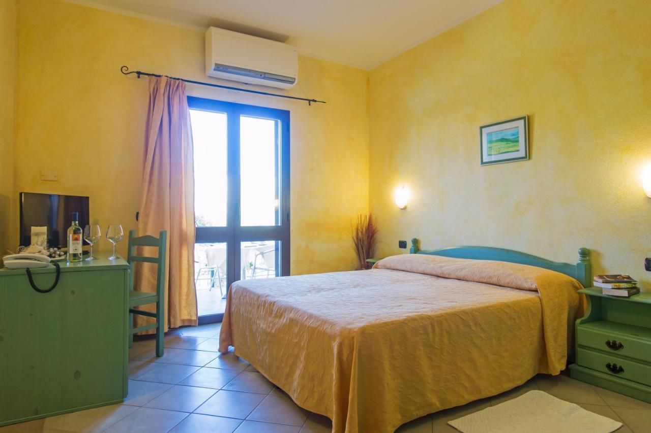 Appartamento Gli Ontani Cala Liberotto Exteriör bild