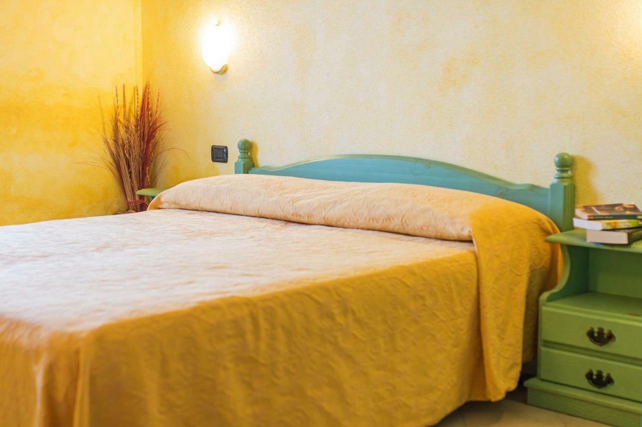 Appartamento Gli Ontani Cala Liberotto Exteriör bild